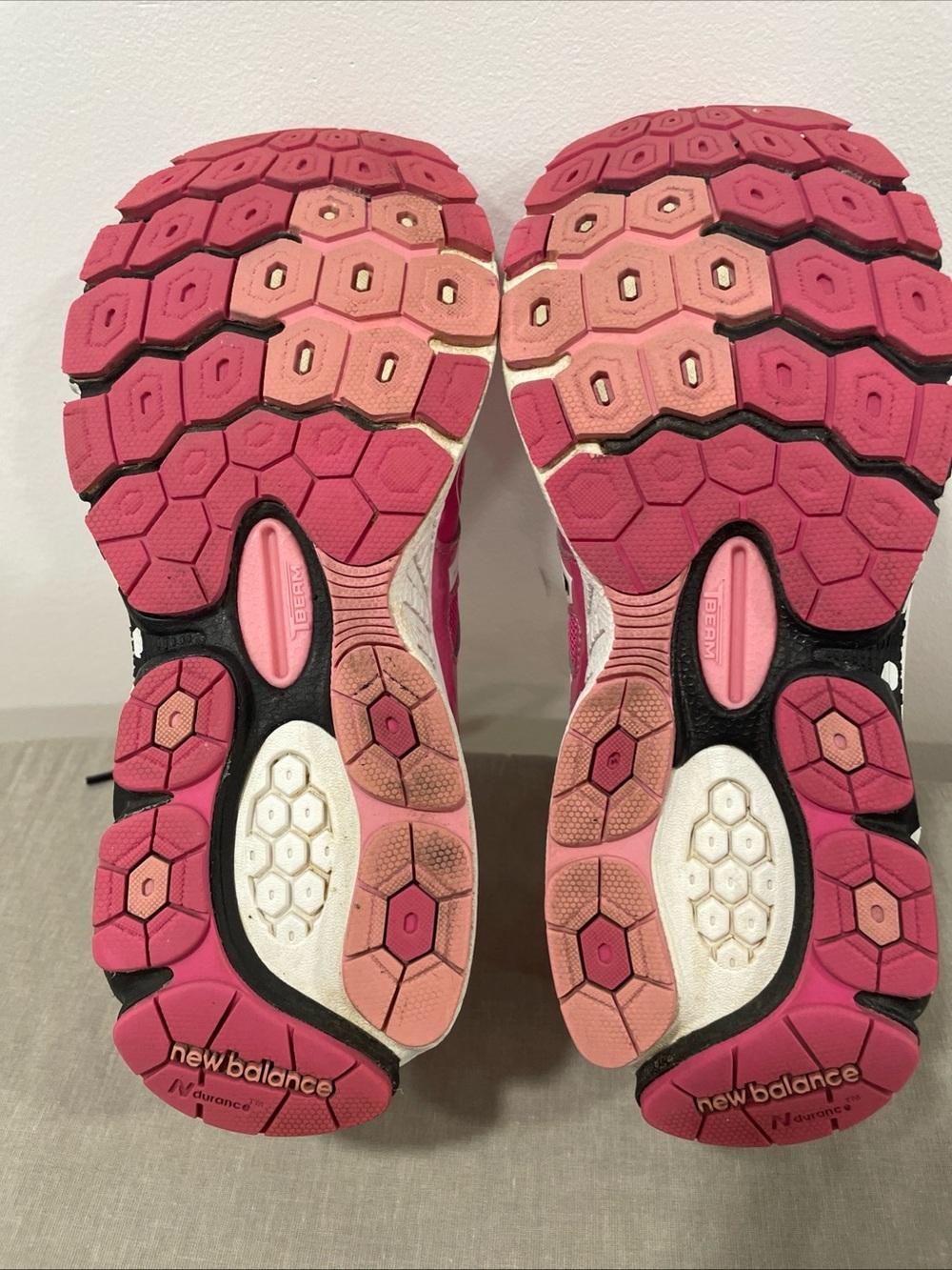 Rare vintage New Balance 860 RunDisney 2014 Minnie women’s sneakers 9.5 - Picture 2 of 8
